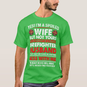 Ich bin eine verwöhnte Ehefrau von Firefighter-Han T-Shirt