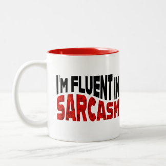 Ich bin fließend in Sarkasmus Zweifarbige Tasse