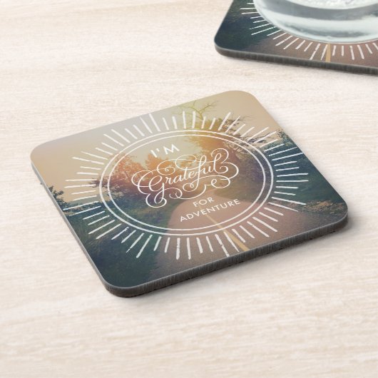Ich bin für Abenteuer dankbar Getränkeuntersetzer (Linke Seite)