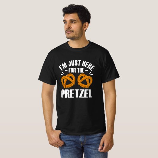 Ich bin gerade hier für den Pretzel Funny Prezel F T-Shirt (Vorne ganz)