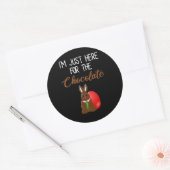 Ich bin gerade hier für den Schokoladenduft Runder Aufkleber (Umschlag)