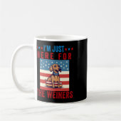 Ich bin gerade hier für Weiners Funny 4. Juli Hot  Kaffeetasse (Links)