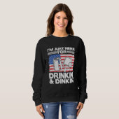 Ich bin gerade hier, um Dinking Beer US Flag Pic Sweatshirt (Vorne ganz)