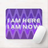 ICH BIN HIER - ICH BIN JETZT | Sinusviolett Mousepad (Mit Mouse)