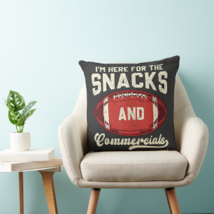 Ich bin hier wegen der Snacks und der Werbespots F Kissen
