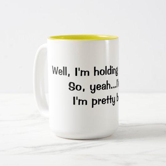 Ich bin hübsche beschäftigte Holding diese Tasse…. Zweifarbige Tasse (Vorderseite Links)