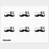 Ich bin ihr Mr. Mustache Groom Runder Aufkleber (Blatt)