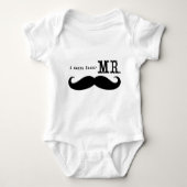 Ich bin ihr Mr. Mustache Grooms Geschenke Baby Strampler (Vorderseite)