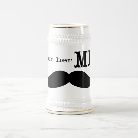 Ich bin ihr Mr. Mustache Grooms Geschenke Bierglas (Mittel)