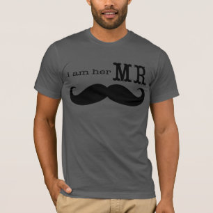 Ich bin ihr Mr. Mustache Grooms Geschenke T-Shirt