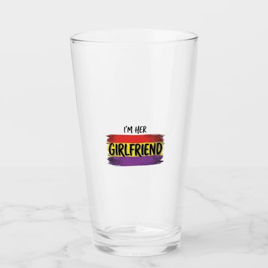 Ich bin ihre Freundin Regenbogen Stolz Vector-Shir Glas (Vorderseite)