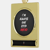 Ich bin immer einen Schritt voraus Banner-Ornament Gold (Links)