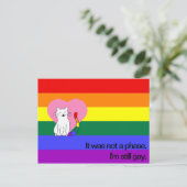 Ich bin immer noch Gay Cat mit LGBT-Pride-Regenbog Postkarte (Stehend Vorderseite)