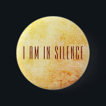 Ich bin in der Stille Meditation Button für Retrea<br><div class="desc">Namaste,  Meditation,  Retreat,  Langsames Gehen Die Taste hat einen einfachen minimalistischen Hintergrund,  der das Auge erfreut. Das kann benutzt werden,  wenn man in Meditation ist,  in Stille,  auf einem Rückzug,  oder einfach nicht will,  mit jemandem zu reden.</div>