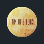 Ich bin in der Stille Meditation Button für Retrea<br><div class="desc">Namaste,  Meditation,  Retreat,  Langsames Gehen Die Taste hat einen einfachen minimalistischen Hintergrund,  der das Auge erfreut. Das kann benutzt werden,  wenn man in Meditation ist,  in Stille,  auf einem Rückzug,  oder einfach nicht will,  mit jemandem zu reden.</div>