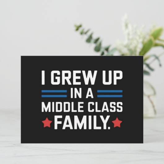Ich bin in einer Mittelklasse-Familie aufgewachsen Einladung (Stehend Vorderseite)