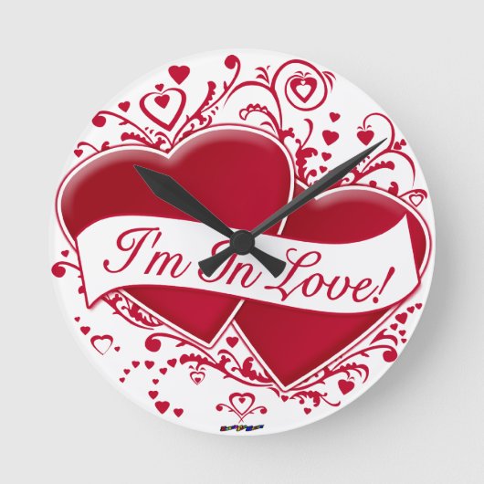 Ich bin in Liebe! Rote Herzen Runde Wanduhr (Vorderseite)