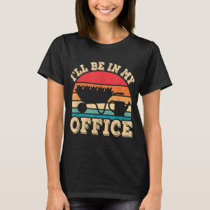 Ich bin in meinem Büro im sonnigen Vintagen Garten T-Shirt