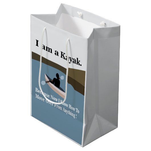 Ich bin Kayak Kanoeing Kayaking Mittlere Geschenktüte (Vorderseite Schrägansicht)