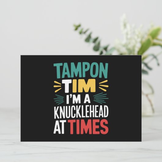 Ich bin Knucklehead bei der Times Tim Walz Debate Einladung (Stehend Vorderseite)