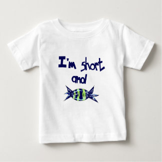 "Ich bin kurz und süß." Baby T-shirt