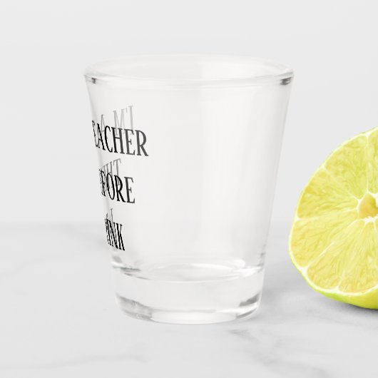 Ich bin Lehrerin, deshalb trinke ich Unterricht Schnapsglas (Rechts)