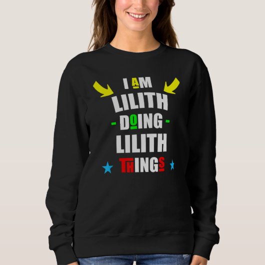 Ich bin Lilith Doing Lilith Things Cool Weihnachte Sweatshirt (Vorderseite)