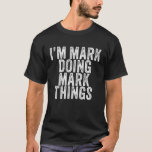 Ich bin Mark Doing Mark Things Funny Mark Birthday T-Shirt<br><div class="desc">Ich bin Mark Doing Mark Things Funny Mark Birthday Vintag Personalisiert benannt für Mädchen,  Frauen,  Männer,  Tochter,  Schwester,  Ehefrau,  Vater,  Ehemann,  Enkel</div>