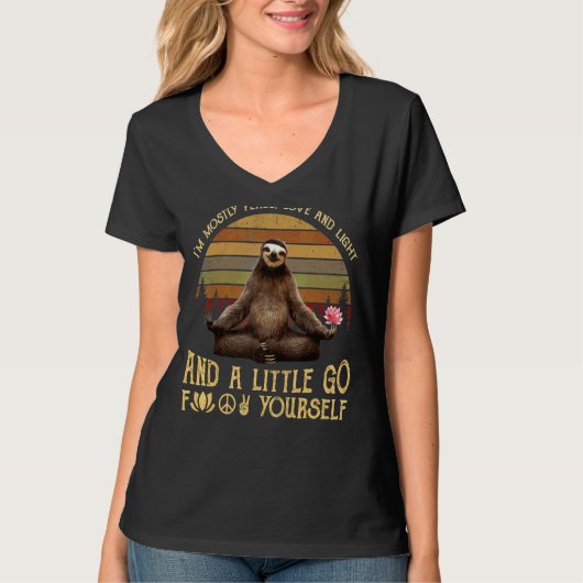 Ich bin meistens Peace Liebe und Light Yoga Sloth  T-Shirt (Vorderseite)