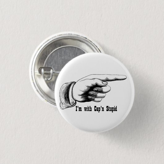 Ich bin mit Cap'n Stupid Button (Vorne & Hinten)