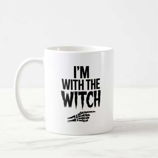 Ich bin mit der Hexe Lustiger Halloween-His-und-He Kaffeetasse (Links)