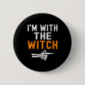 Ich bin mit der Hexe Lustiges Skelett Halloween Ma Button (Vorderseite)