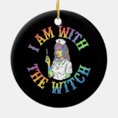 Ich bin mit der Hexe - Spooky und mystisches Hallo Keramik Ornament (Hinten)
