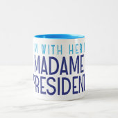 ICH BIN MIT IHR! ZWEIFARBIGE TASSE (Mittel)