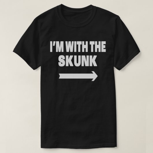 Ich bin mit Skunk Easy Halloween Matching Paare T-Shirt (Design vorne)