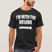 Ich bin mit Skunk Easy Halloween Matching Paare T-Shirt (Vorderseite)