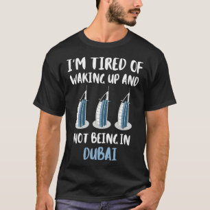 Ich bin müde vom Aufwachen und nicht in Dubai VAE T-Shirt
