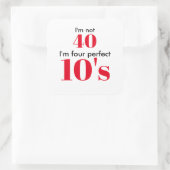 Ich bin nicht 40, ich bin vier perfekte 10er quadratischer aufkleber (Tasche)