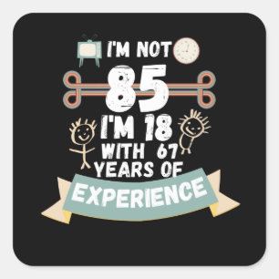 Ich bin nicht 85, ich bin 18 mit 67 Jahren Erfahru Quadratischer Aufkleber