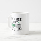 Ich bin nicht älter als nur Level Up Kaffeetasse (Vorderseite Links)