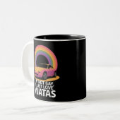 Ich bin nicht Gay I Just Liebe Miatas LGBT Rainbow Zweifarbige Tasse (Vorderseite Links)