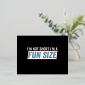 Ich bin nicht Kurz, dass ich ein lustiges Kurzes Z Folie Einladungspostkarte (Stehend vorne)