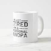 Ich bin nicht müde, ein Beruflicher Opa zu sein Jumbo-Tasse (Vorderseite Rechts)