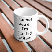 Ich bin nicht seltsam limitierte Auflage lustiger Kaffeetasse