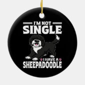 Ich bin nicht Single, ich habe einen Sheepadoodle- Keramik Ornament (Hinten)