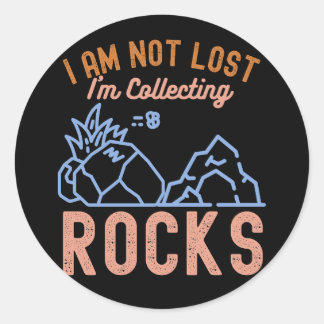 Ich bin nicht verloren, ich sammle Steine Runder Aufkleber