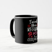 Ich bin nicht wie eine normale Mama eine Coole Mam Tasse (Vorderseite Links)
