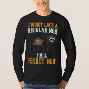 Ich bin nicht wie eine reguläre Mama im Frettchen  T-Shirt