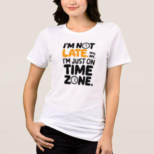 Ich bin nicht zu spät, ich bin in meiner eigenen Z Tri-Blend Shirt