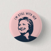 "Ich bin noch mit ihrer" Hillary Clinton Button (Vorderseite)